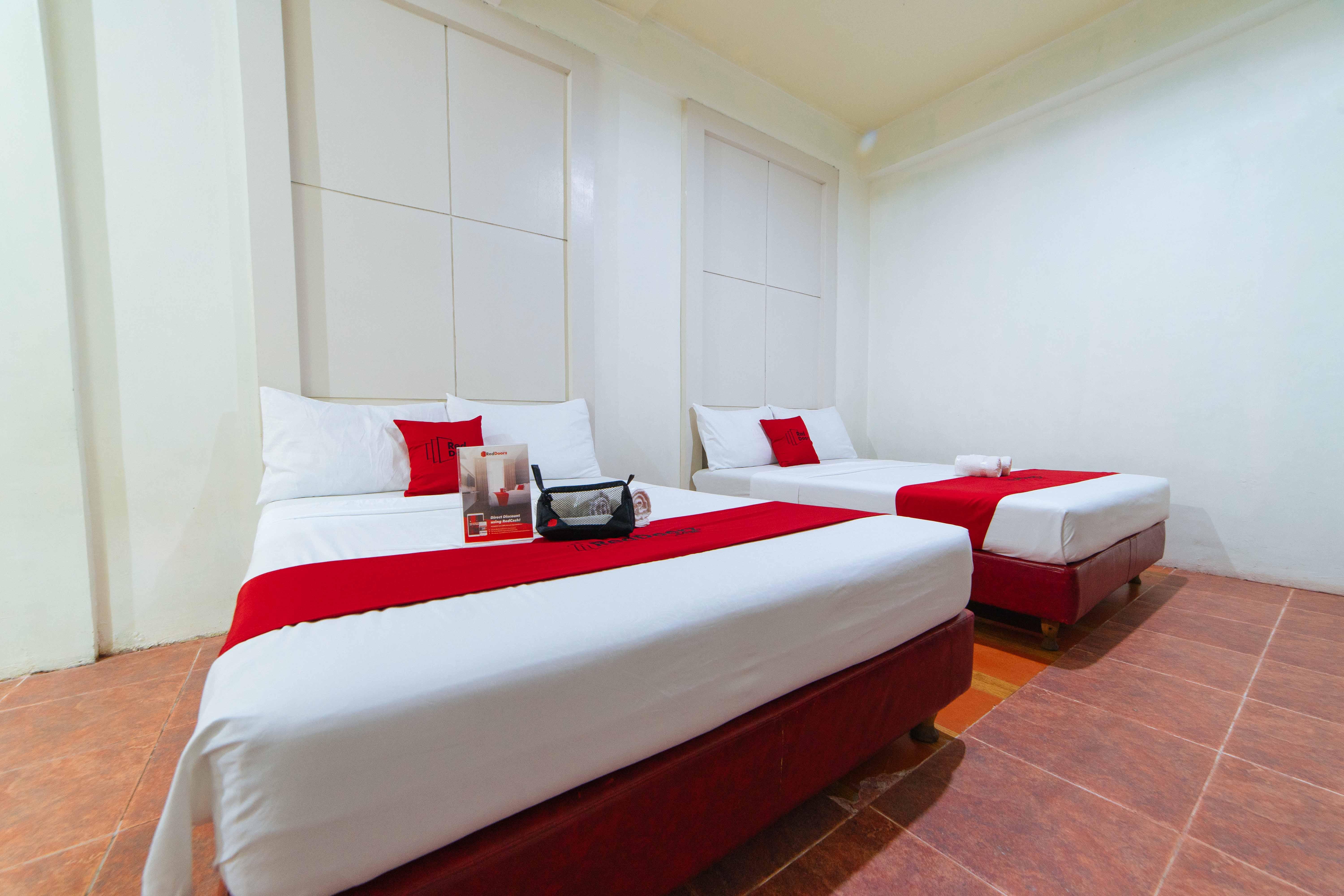 Reddoorz Near Walking Street Angeles City Экстерьер фото