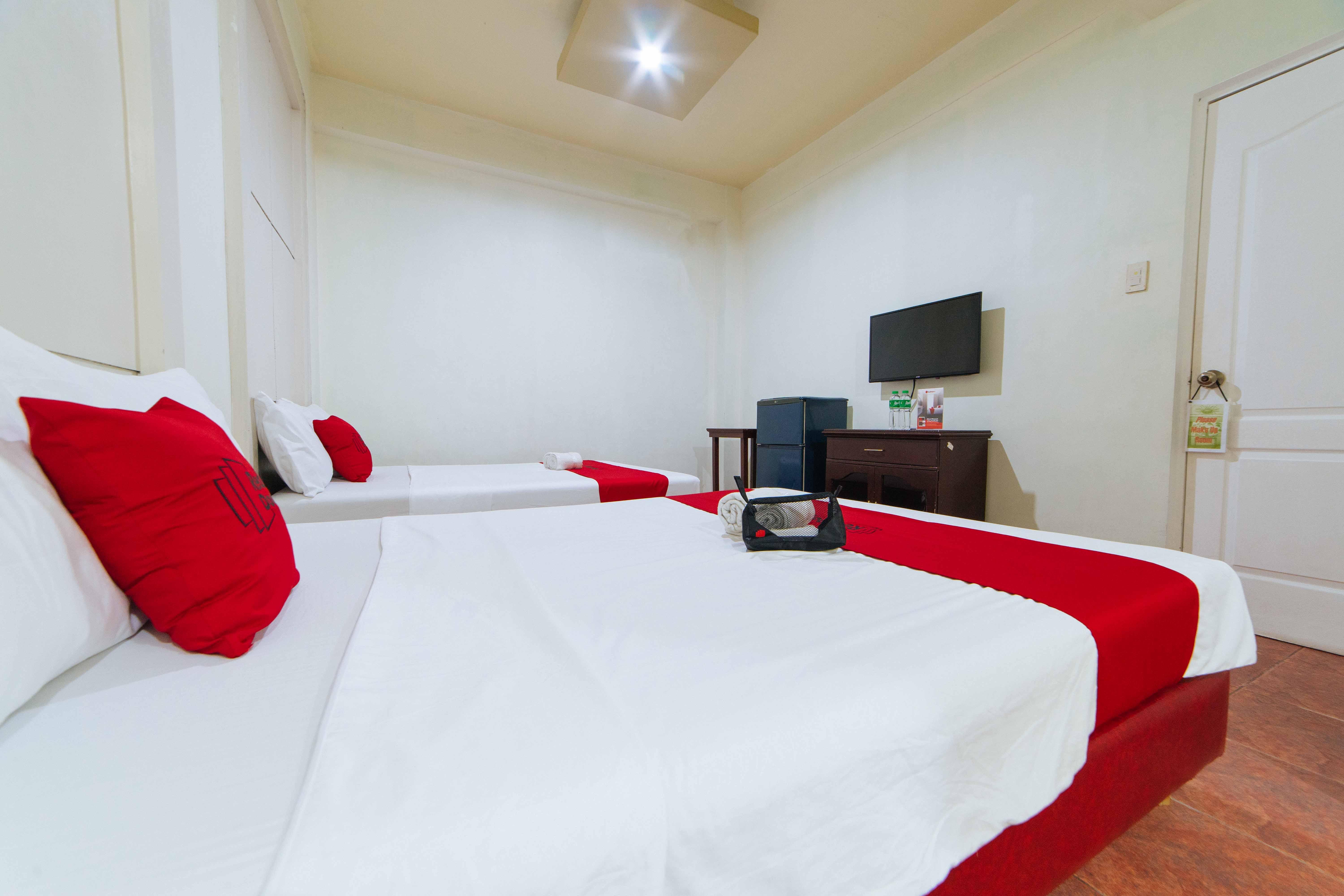 Reddoorz Near Walking Street Angeles City Экстерьер фото