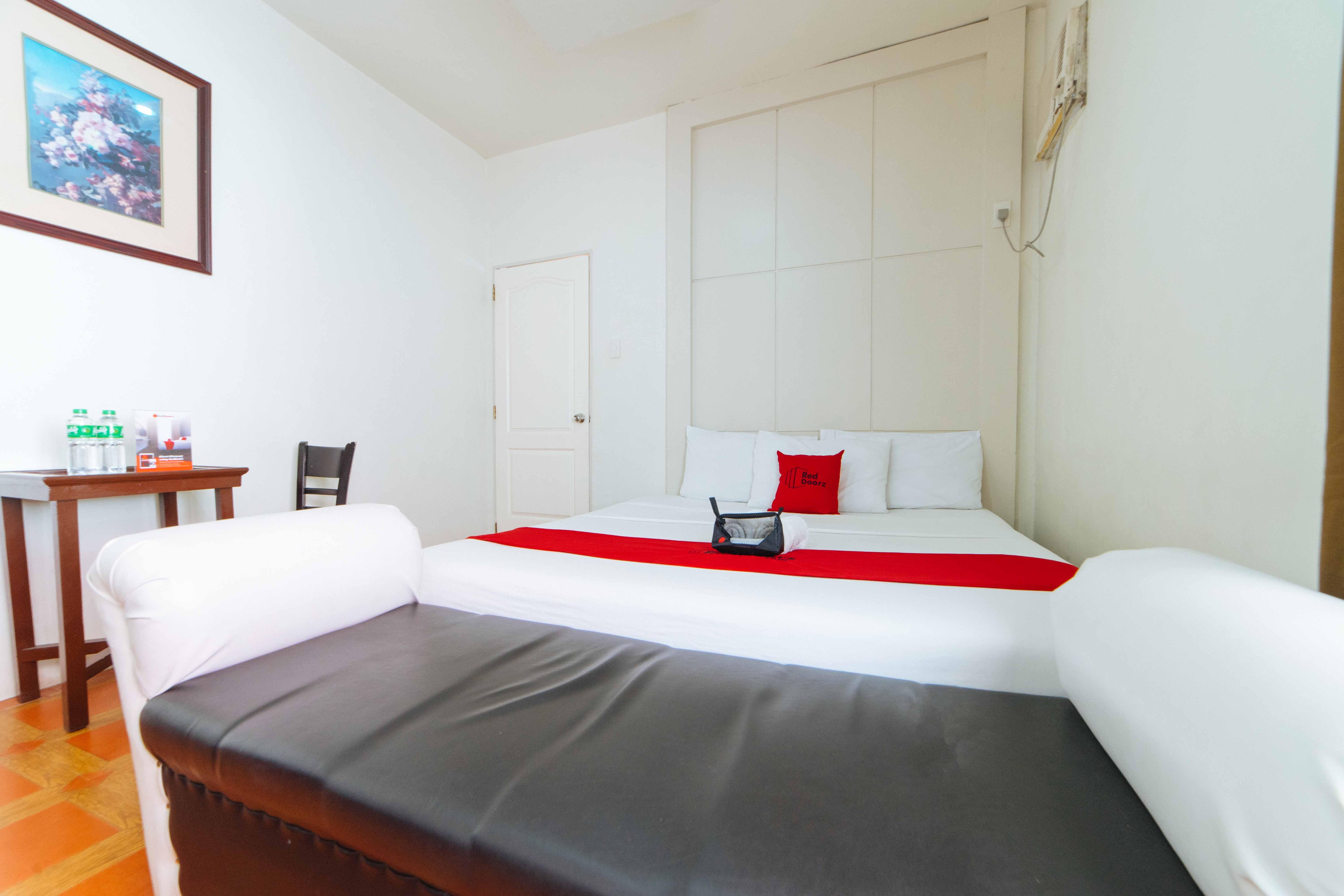 Reddoorz Near Walking Street Angeles City Экстерьер фото