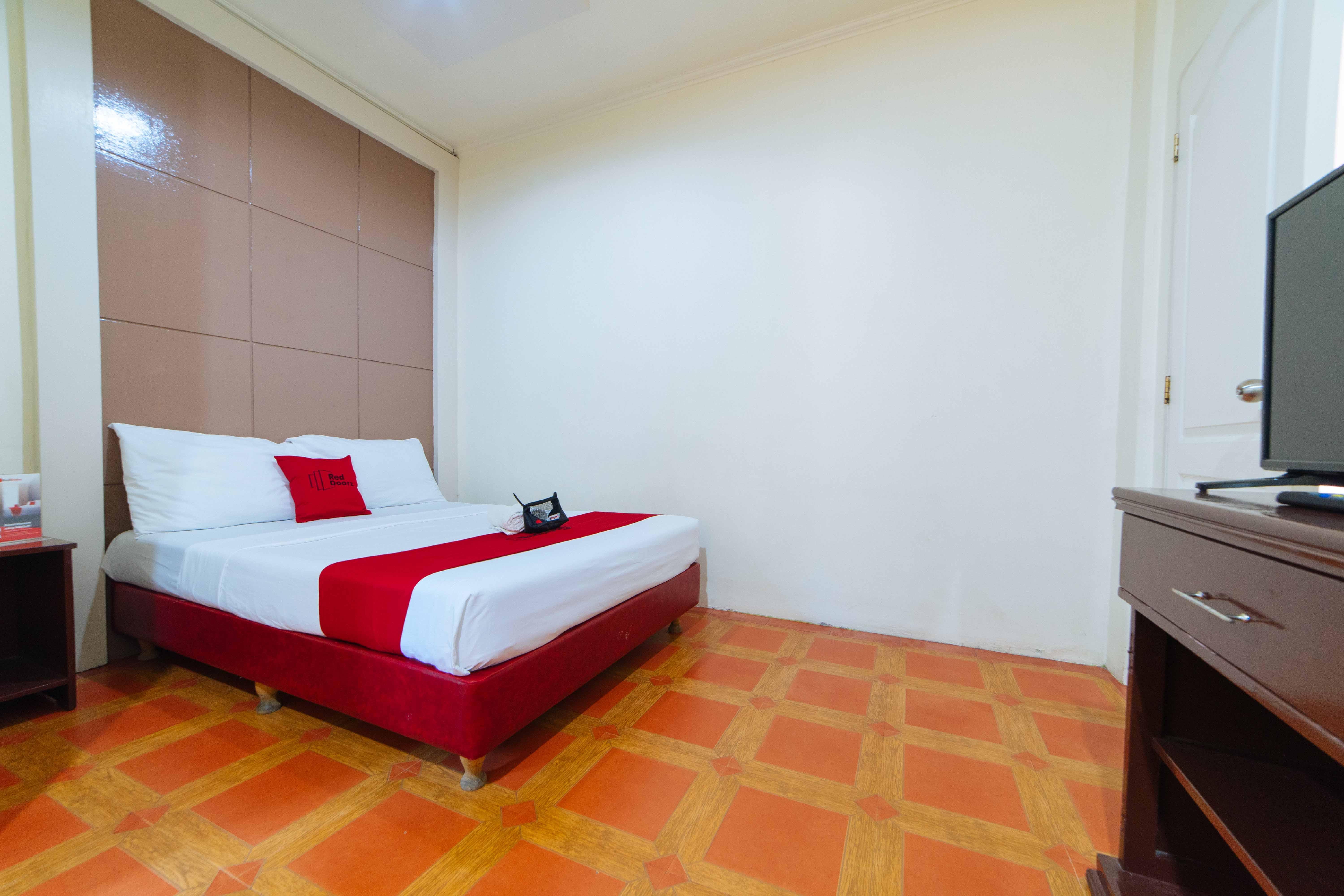 Reddoorz Near Walking Street Angeles City Экстерьер фото