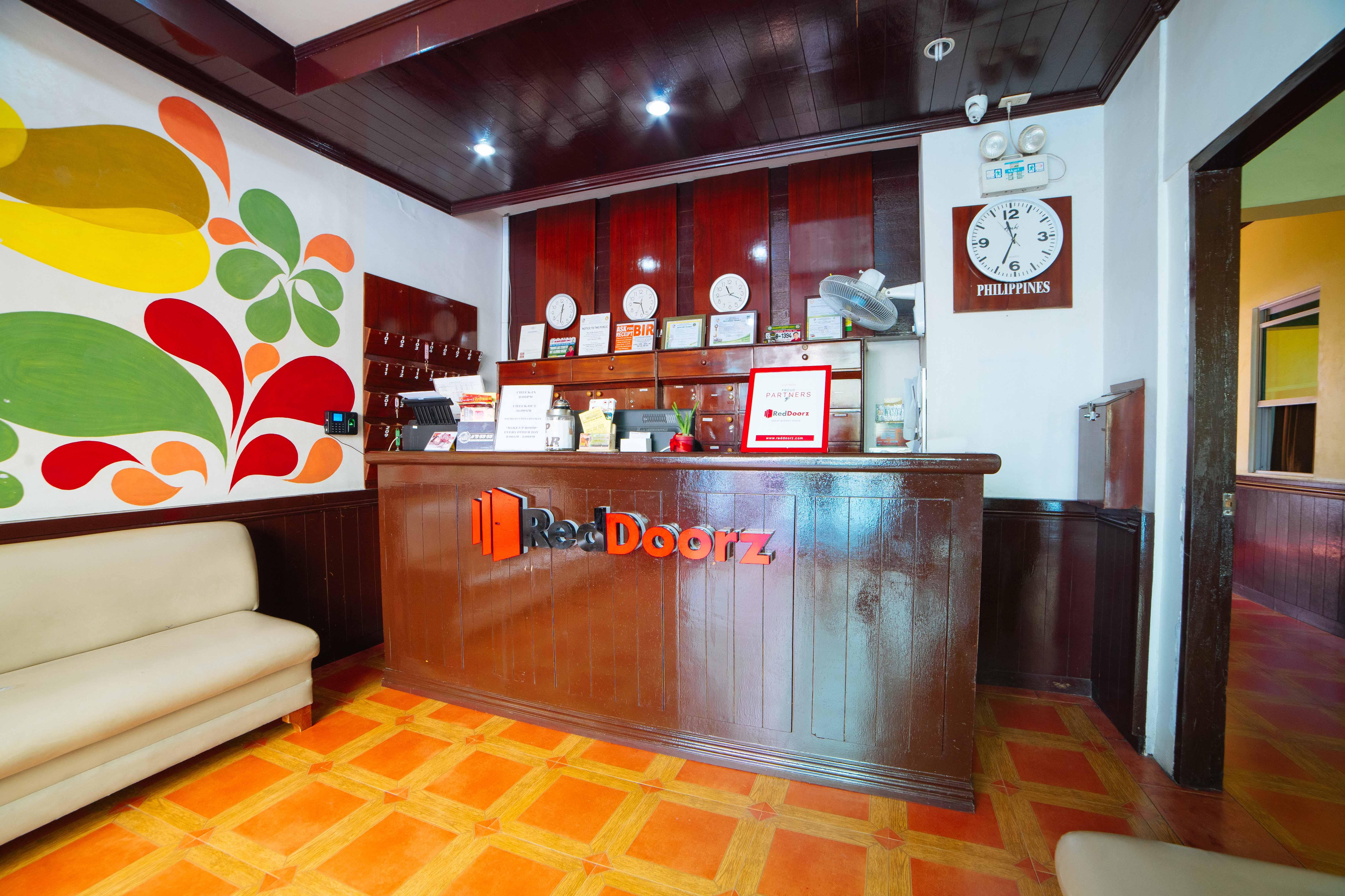 Reddoorz Near Walking Street Angeles City Экстерьер фото