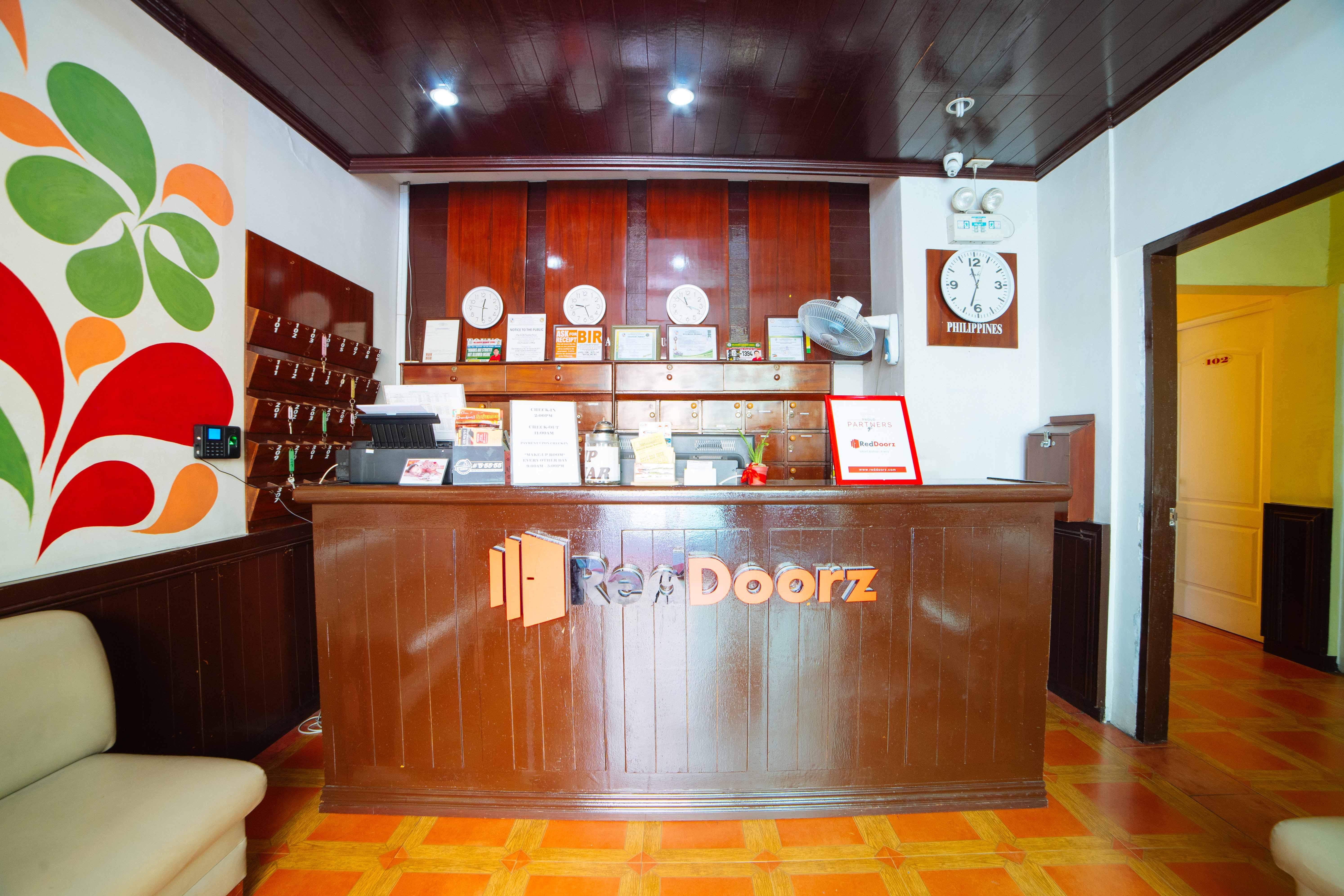 Reddoorz Near Walking Street Angeles City Экстерьер фото