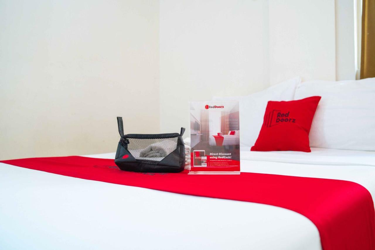 Reddoorz Near Walking Street Angeles City Экстерьер фото